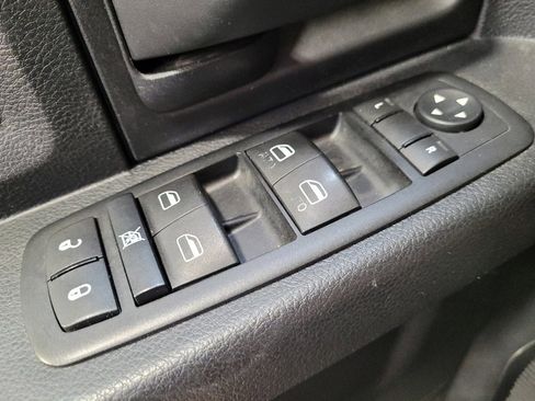 Used 2015 RAM 1500 Express RWD image 27