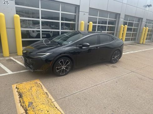 Used 2024 Toyota Prius XLE image 2