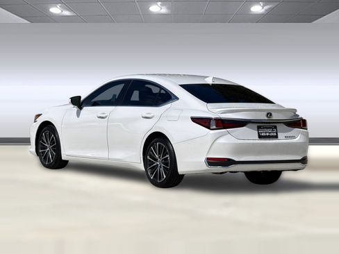 Used 2025 Lexus ES 300h w/ Premium Package FWD image 3