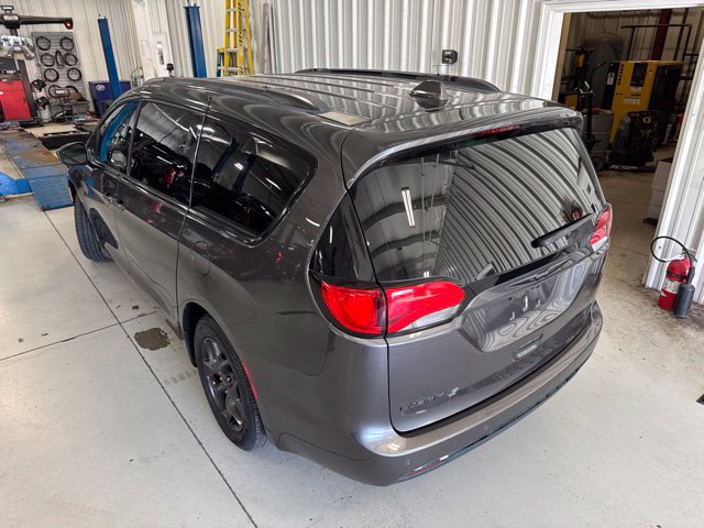 Used 2018 Chrysler Pacifica Touring Plus w/ S Appearance Package FWD image 11