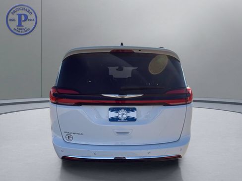 Used 2025 Chrysler Pacifica Select FWD image 6