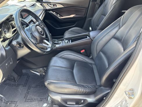 Used 2018 MAZDA MAZDA3 Touring FWD image 18
