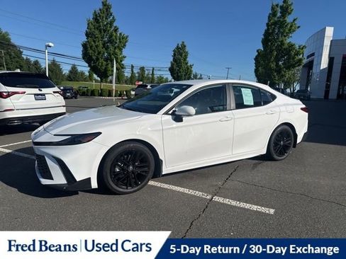 Used 2025 Toyota Camry SE FWD image 19