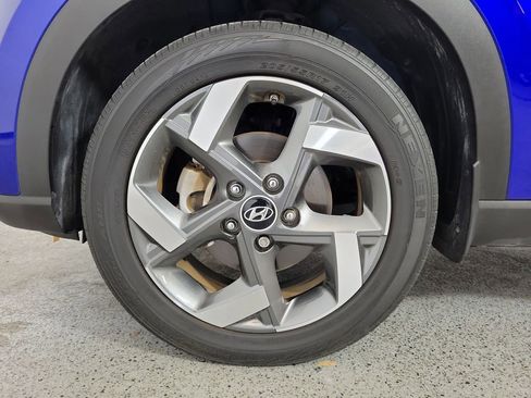 Used 2023 Hyundai Venue SEL FWD image 9