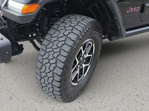 Used 2024 Jeep Gladiator Rubicon AWD/4WD image 32