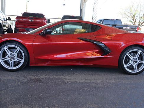 Used 2021 Chevrolet Corvette Stingray Preferred Cpe w/ Z51 Performance Package RWD image 6