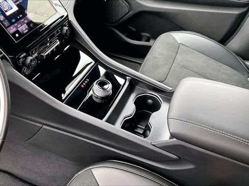 New 2025 Jeep Grand Cherokee Altitude image 17