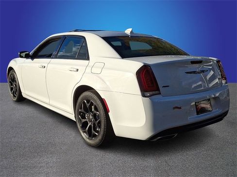 Used 2023 Chrysler 300 Touring L w/ Popular Equipment Group image 6