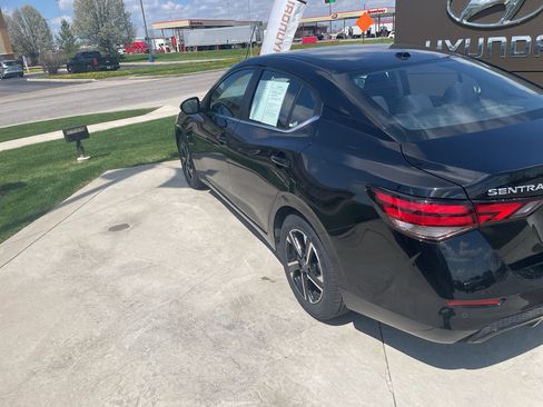 Used 2024 Nissan Sentra SV image 3