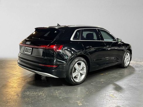 Used 2019 Audi e-tron Prestige w/ Prestige Package AWD/4WD image 3