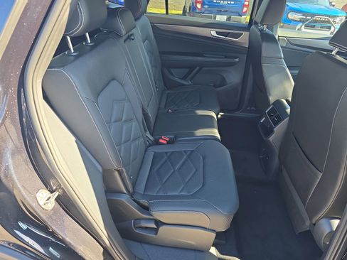 Used 2024 Volkswagen Atlas Cross Sport SE AWD/4WD image 11