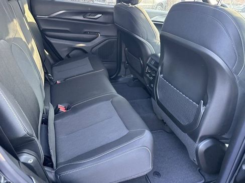 New 2025 Jeep Grand Cherokee Laredo image 15