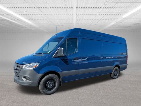 Used 2024 Mercedes-Benz Sprinter 2500 image 5