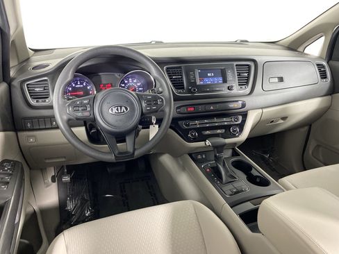 Used 2018 Kia Sedona L FWD image 16