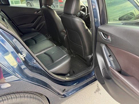 Used 2018 MAZDA MAZDA3 Touring image 12