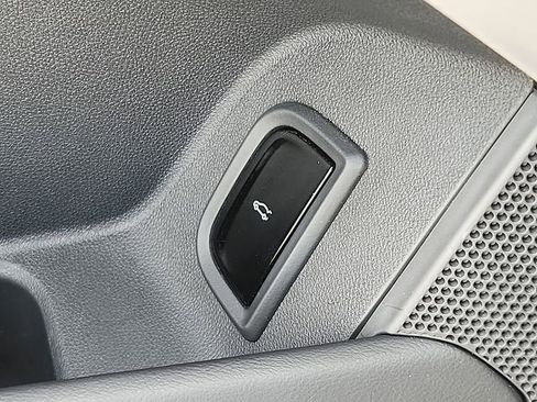 Used 2023 Cadillac Lyriq 2WD image 26