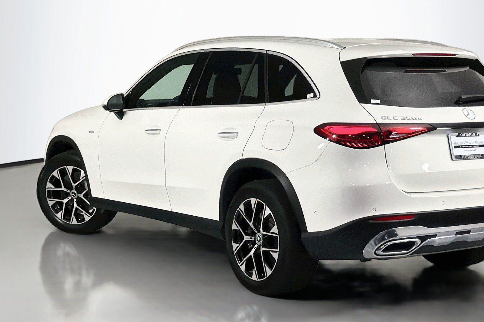 Used 2025 Mercedes-Benz GLC 350e 4MATIC w/ Driver Assistance Package image 16