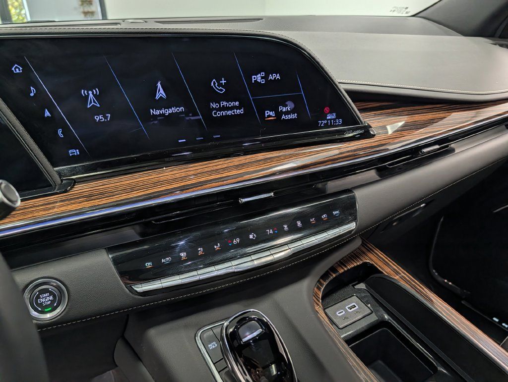 Used 2024 Cadillac Escalade Premium Luxury w/ Performance Package AWD/4WD image 14