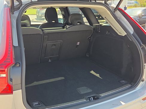 Used 2025 Volvo XC60 B5 Plus AWD/4WD image 9