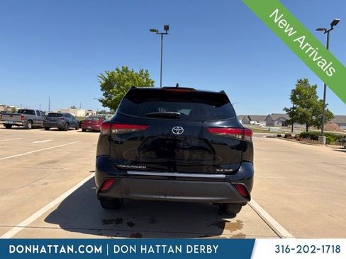 Used 2022 Toyota Highlander XLE AWD/4WD image 6