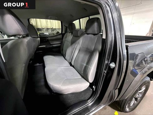 Used 2022 Toyota Tacoma SR5 AWD/4WD image 21