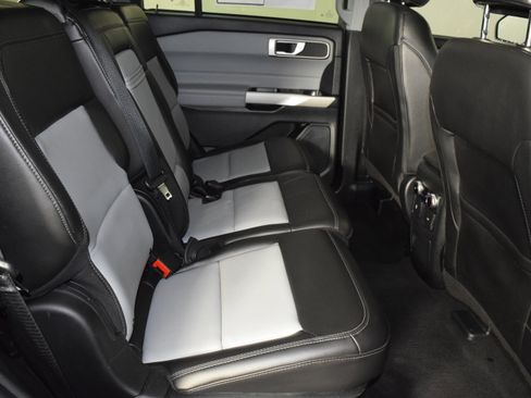 Used 2023 Ford Explorer XLT w/ Equipment Group 202A AWD/4WD image 31