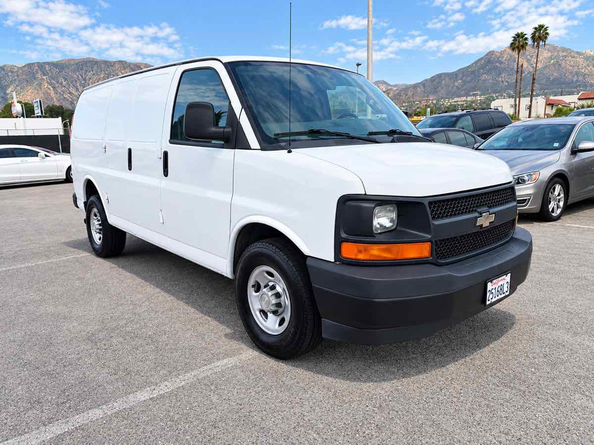 Used 2017 Chevrolet Express 2500 RWD image 1