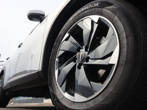 Certified 2025 Nissan Rogue SV AWD/4WD image 11