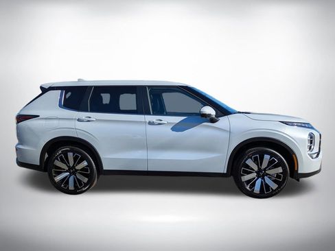 New 2026 Mitsubishi Outlander SE FWD image 3