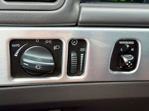 Used 2002 Ford Thunderbird image 25