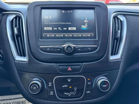 Used 2017 Chevrolet Malibu LT image 17