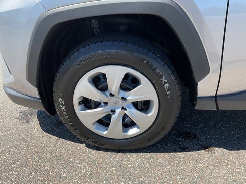 Used 2022 Toyota RAV4 LE AWD/4WD image 9
