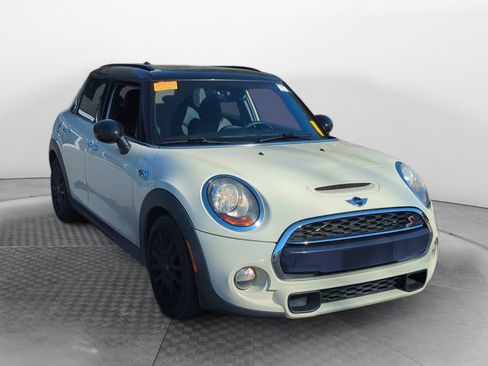Used 2017 MINI Cooper S image 1