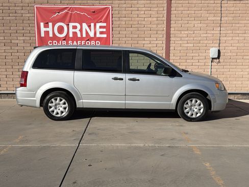 Used 2008 Chrysler Town & Country LX image 7