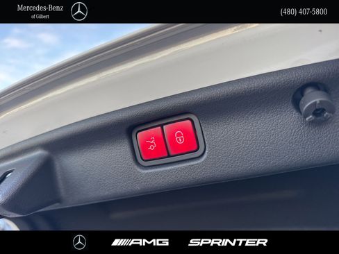 Used 2023 Mercedes-Benz C 300 Sedan image 7