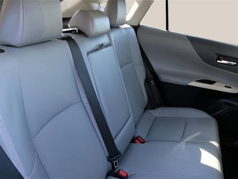 Used 2021 Toyota Venza XLE image 16