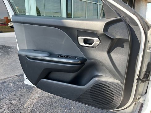 Used 2025 Kia K4 LXS image 18