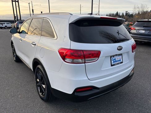 Used 2017 Kia Sorento LX image 7
