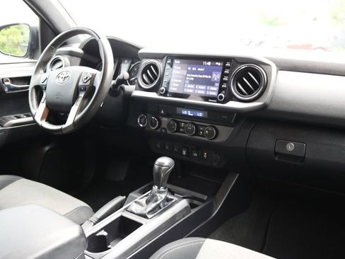 Used 2021 Toyota Tacoma TRD Off-Road w/ Technology Package image 18