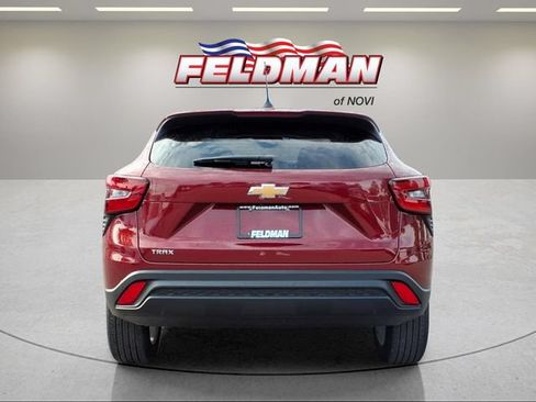 Used 2024 Chevrolet Trax LS w/ LS Convenience Package FWD image 4