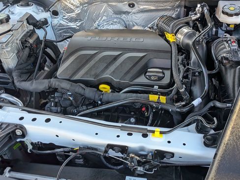 Used 2025 Chevrolet Trax LT w/ LT Convenience Package image 34