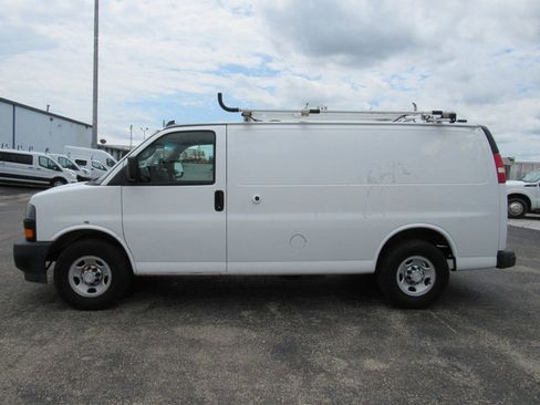 Used 2018 Chevrolet Express 2500 w/ Driver Convenience Package RWD image 6