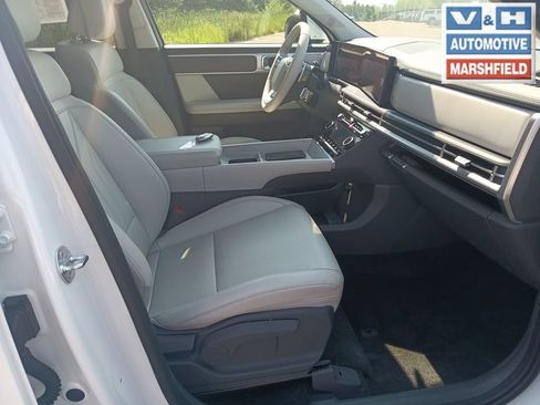 Used 2025 Hyundai Santa Fe SEL AWD/4WD image 11