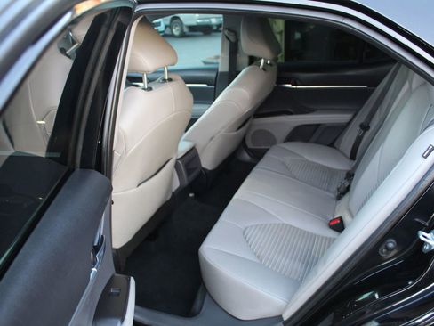 Used 2023 Toyota Camry SE image 12