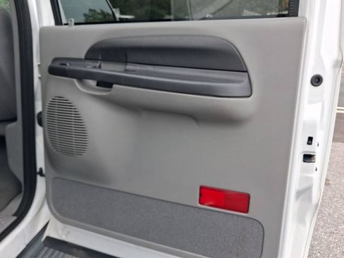 Used 2005 Ford Excursion XLT AWD/4WD image 24