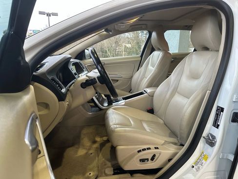 Used 2015 Volvo V60 T5 Premier image 8