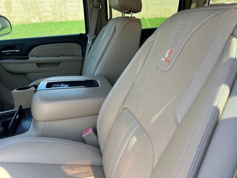Used 2010 GMC Sierra 1500 Denali RWD image 4