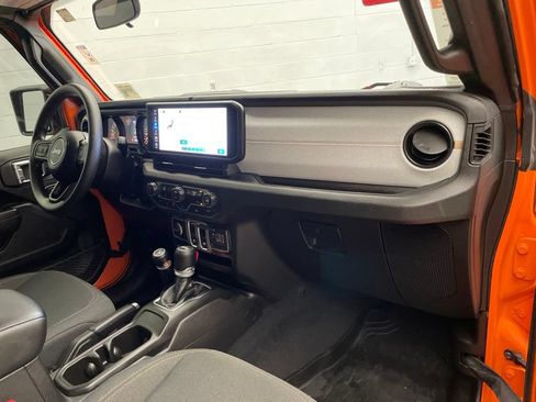 Certified 2025 Jeep Wrangler Sport AWD/4WD image 21