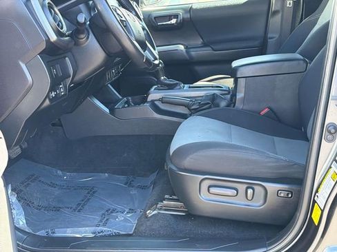 Used 2022 Toyota Tacoma TRD Sport image 26