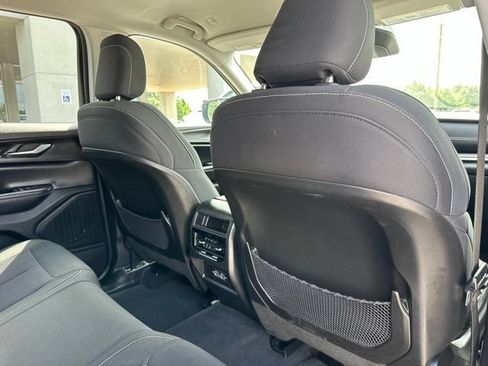Used 2024 Jeep Grand Cherokee Laredo RWD image 41